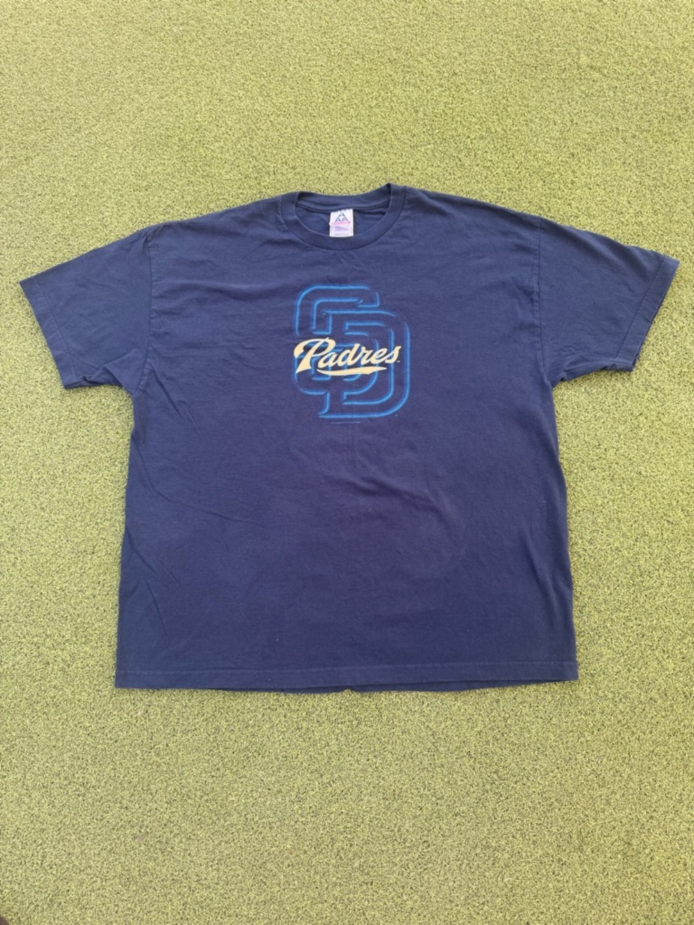 RARE VINTAGE 2000s Y2K OVERSIZED 2004 SAN DIEGO PADRES MLB BASEBALL LOGO TEE